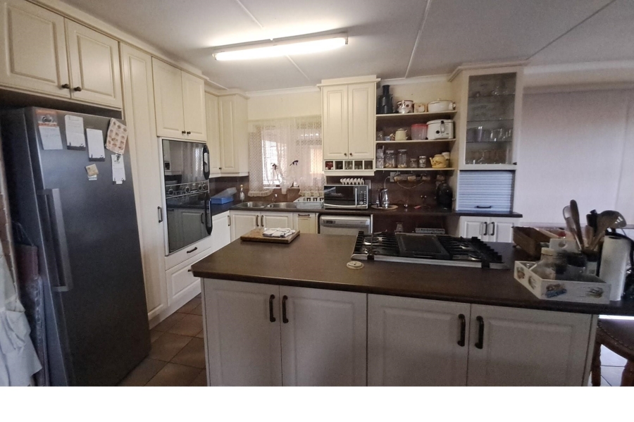 4 Bedroom Property for Sale in Palmiet Western Cape
